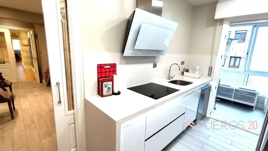 Cocina de Piso en venta en Barakaldo  con Calefacción, Terraza y Balcón