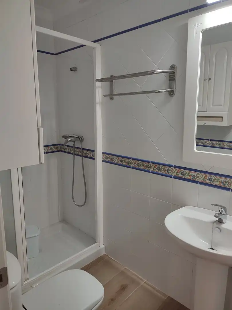 Badezimmer von Wohnung zum Verkauf in Conil de la Frontera mit Klimaanlage und Abstellraum