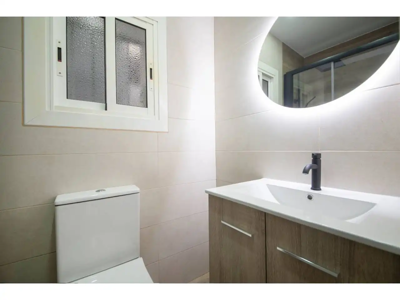 Bathroom of Study for sale in Barcelona  with Air Conditioner, Heating and Parquet flooring