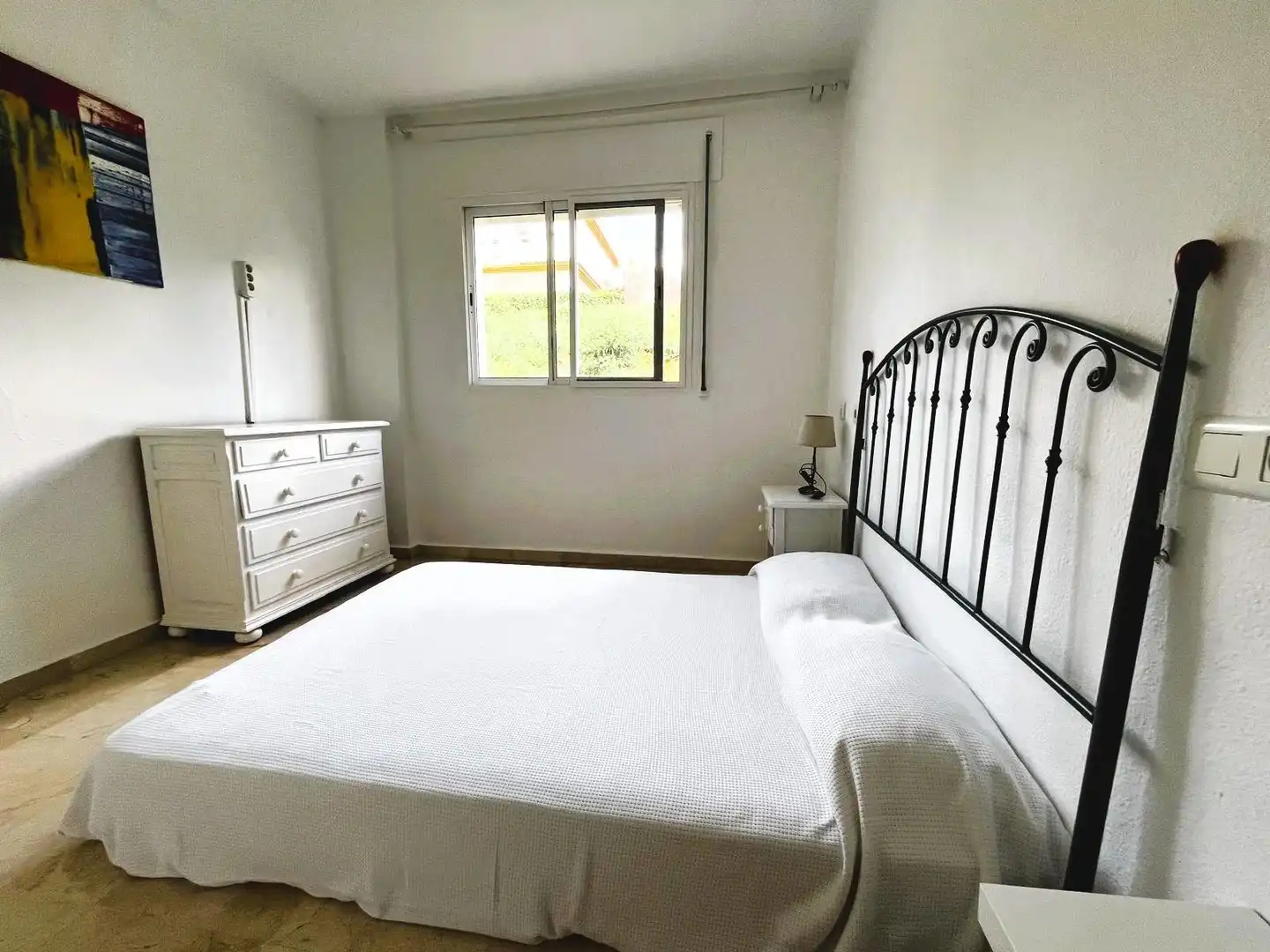 Habitación de Apartamento en venta en San Roque con Amueblado, Alarma y Piscina comunitaria