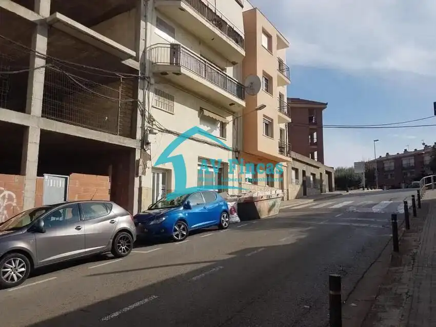 Vista exterior de Edificio en venta en Esparreguera