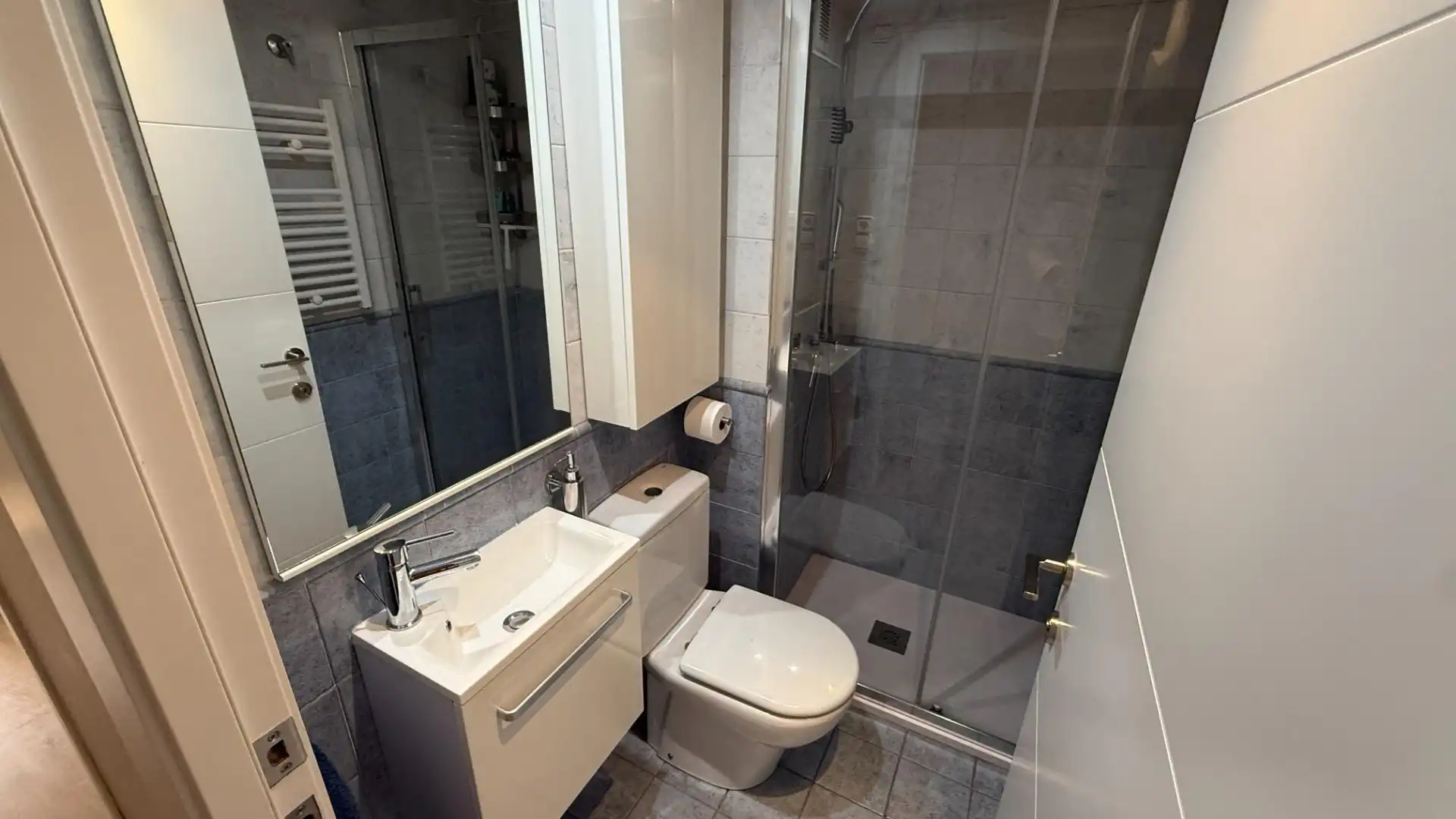 Bathroom of Flat for sale in Barcelona  with Air Conditioner, Heating and Parquet flooring