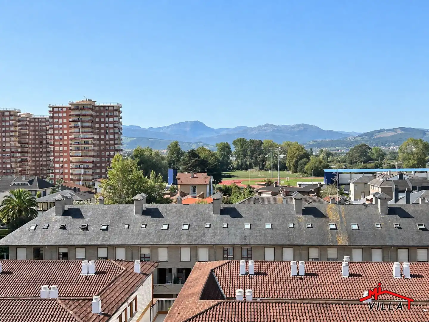 Vista exterior de Pis en venda en Laredo amb Calefacció i Terrassa