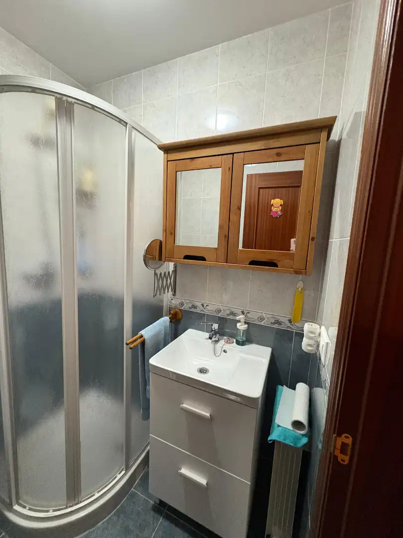 Badezimmer von Wohnung zur Miete in Mugardos mit Heizung und Möbliert