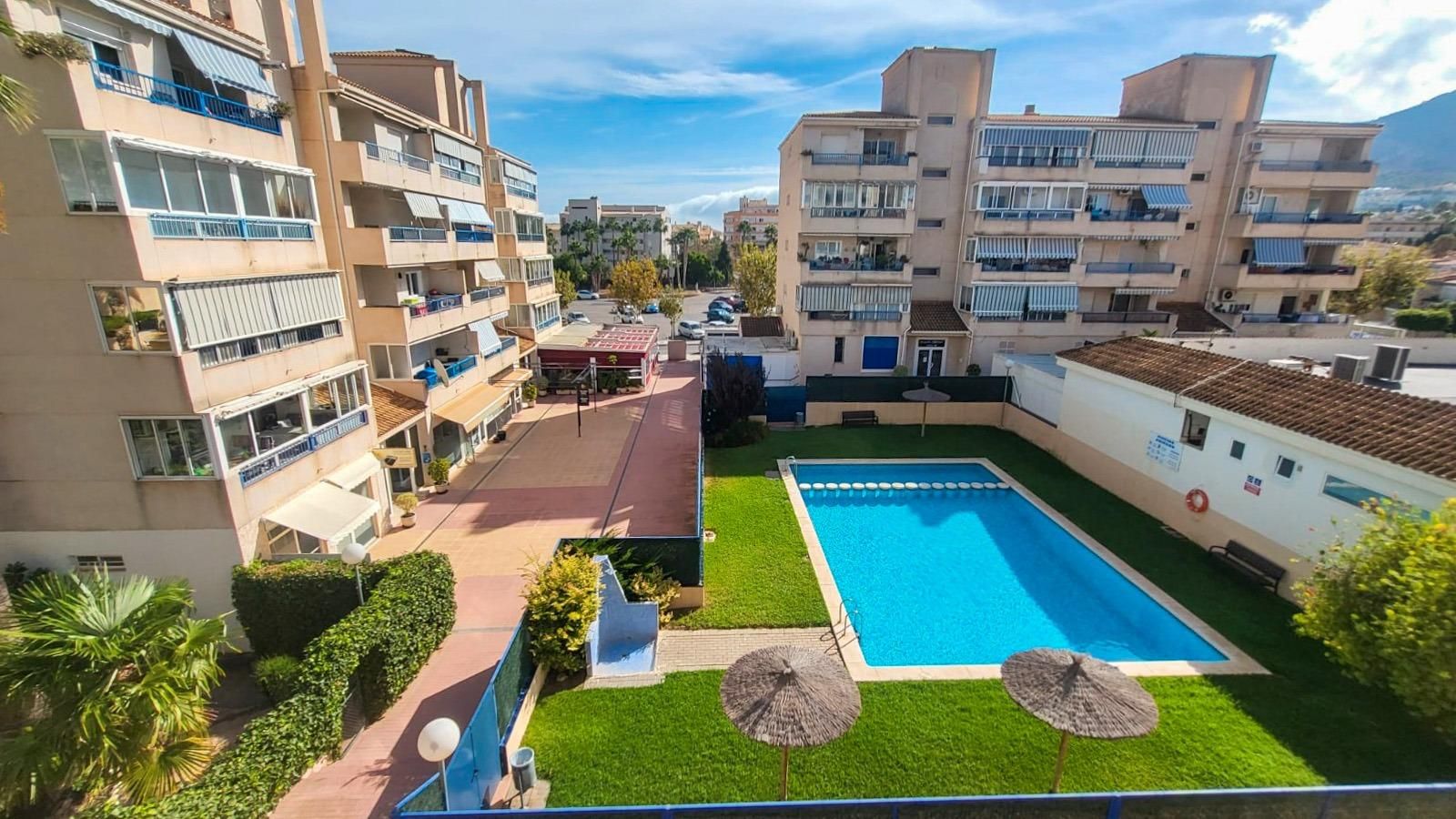 Vista exterior de Apartament en venda en L'Alfàs del Pi amb Aire condicionat, Calefacció i Jardí privat