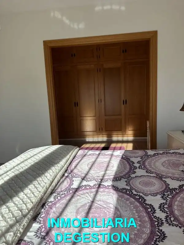 Dormitori de Casa o xalet en venda en Linares amb Aire condicionat, Calefacció i Jardí privat