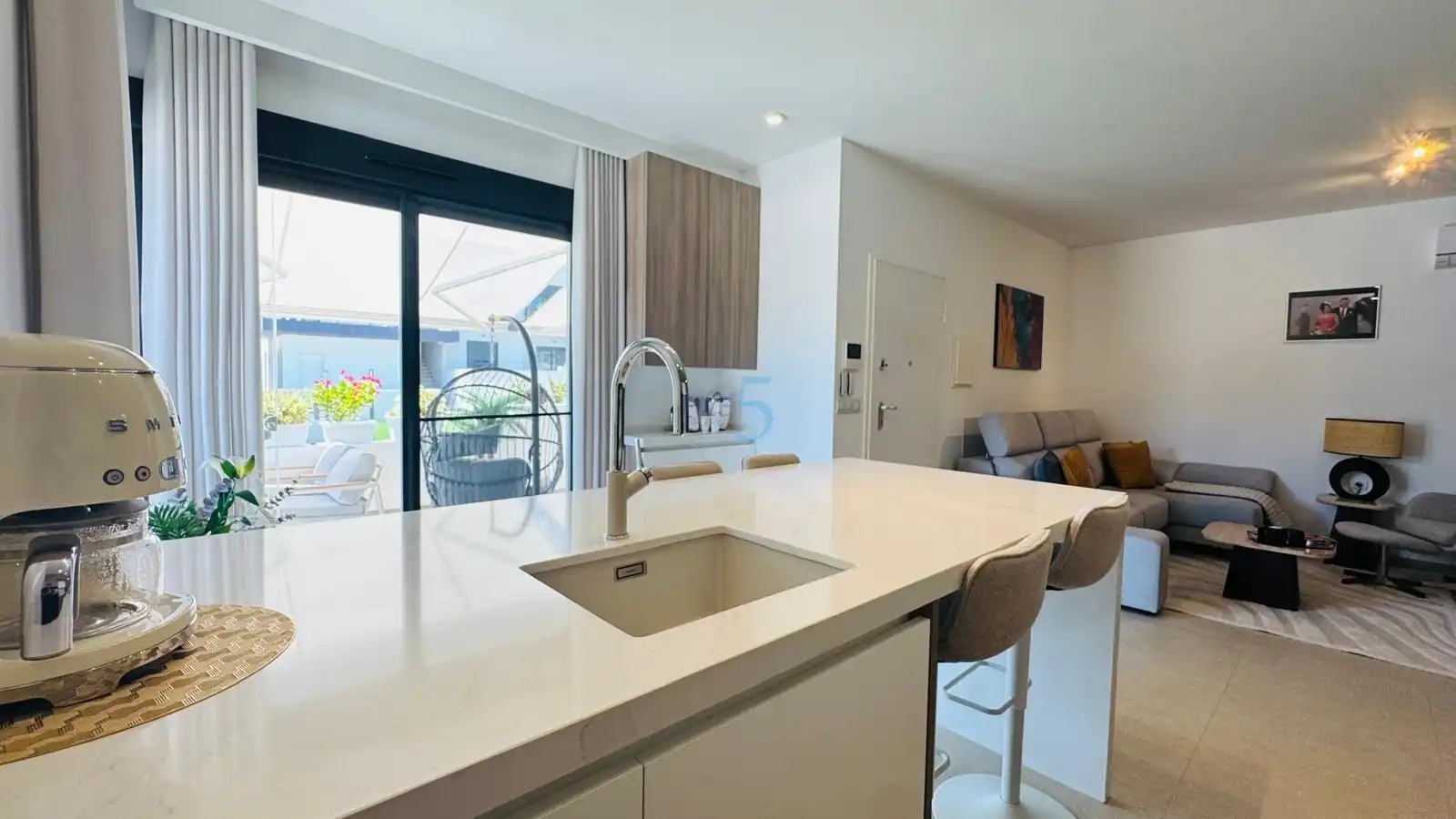 Küche von Wohnung zum Verkauf in Santa Pola mit Klimaanlage, Terrasse und Schwimmbad