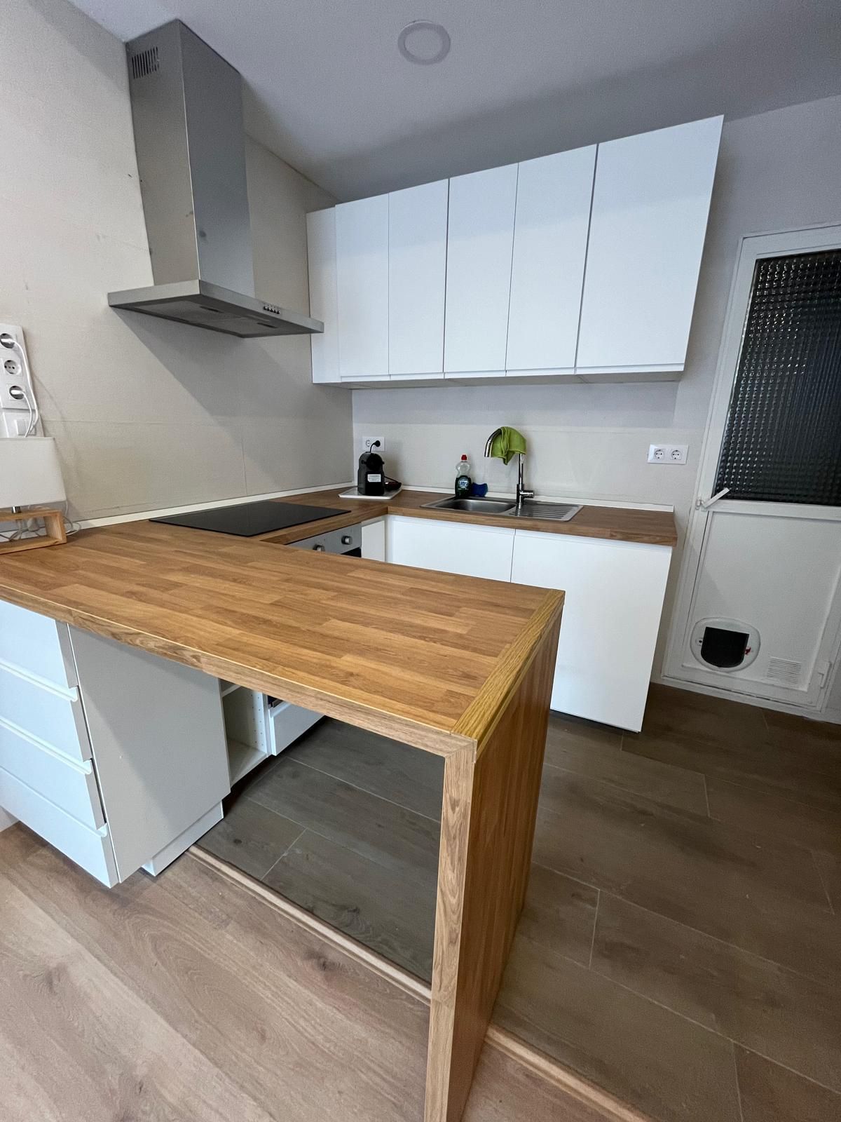 Cuina de Planta baixa en venda en L'Hospitalet de Llobregat amb Terrassa