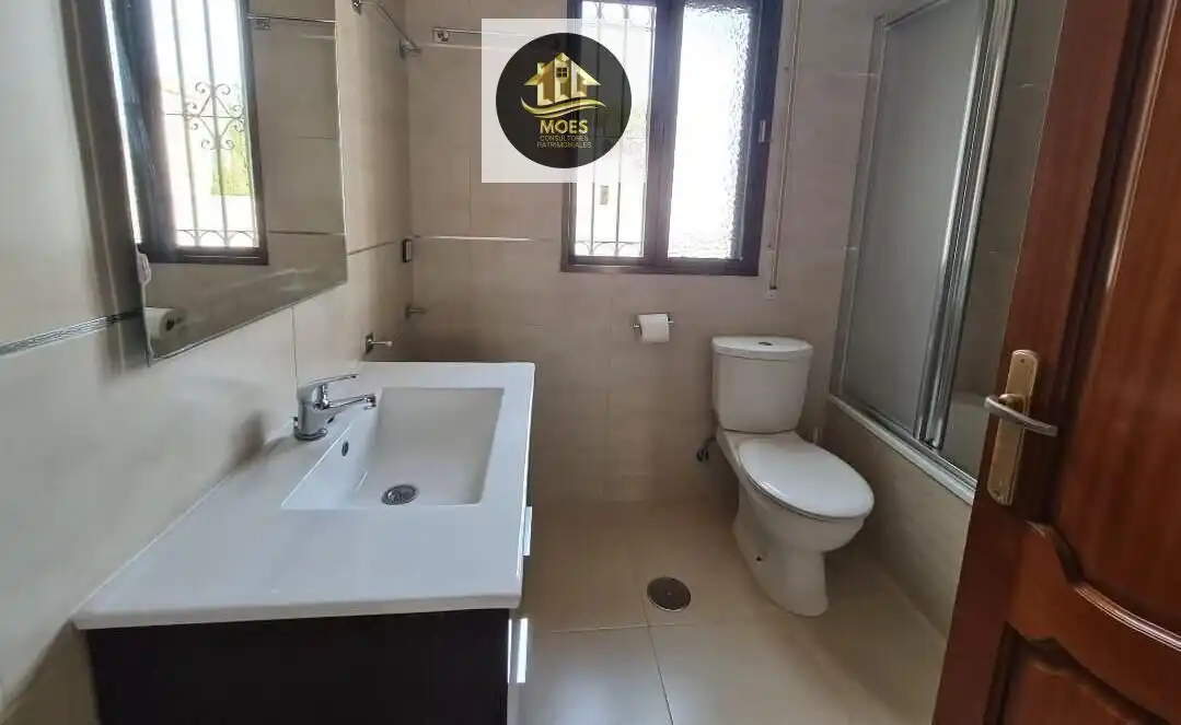 Baño de Casa o chalet en venta en Rota con Terraza, Trastero y Piscina