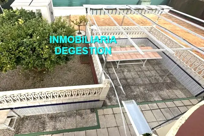 Terrassa de Casa o xalet en venda en Linares amb Aire condicionat, Calefacció i Jardí privat