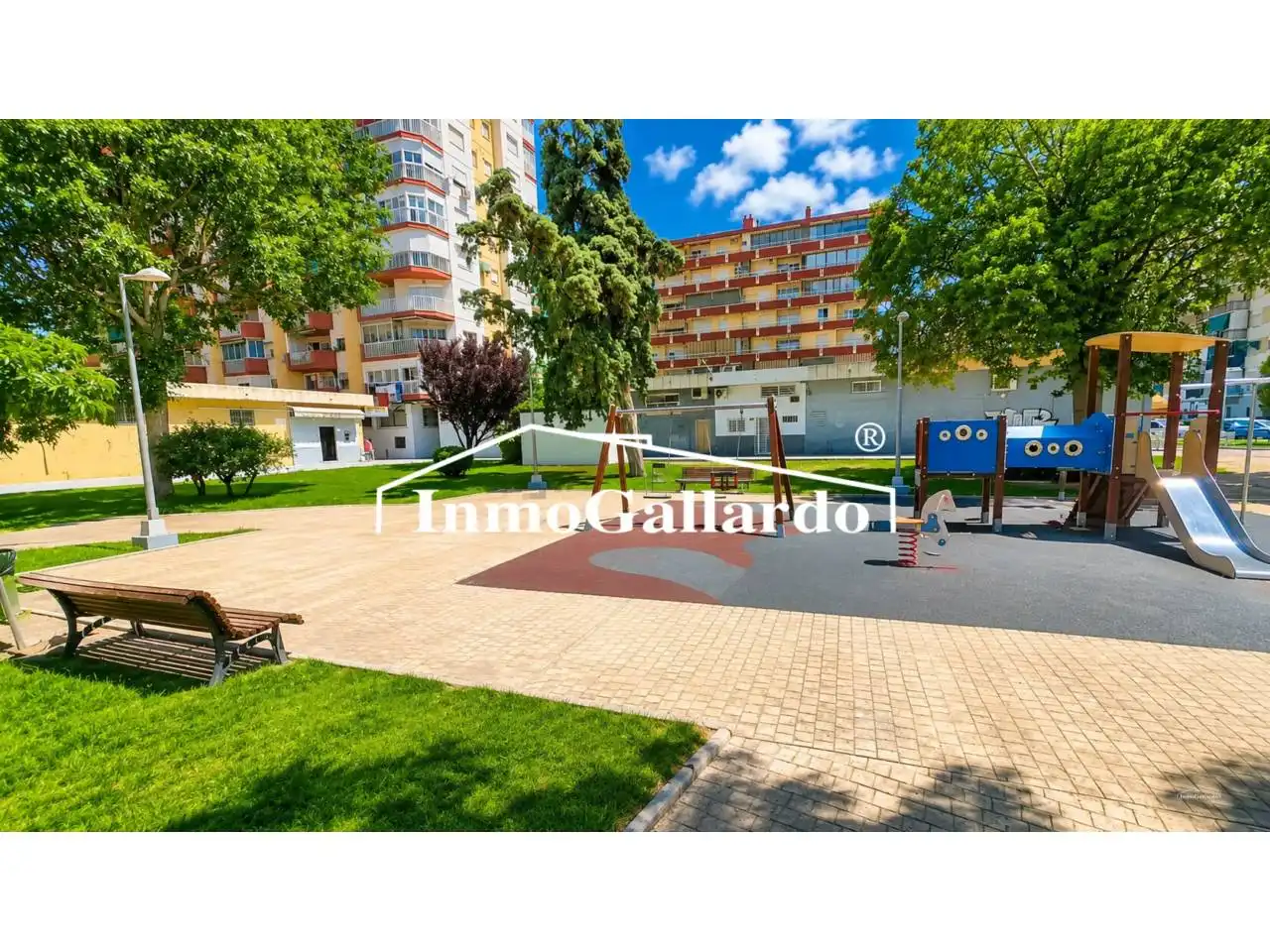 Vista exterior de Piso en venta en Vélez-Málaga con Calefacción, Terraza y Piscina comunitaria