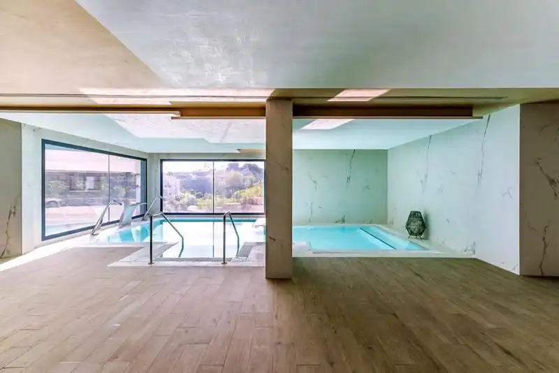 Piscina de Planta baja de alquiler en Estepona con Aire acondicionado, Jardín privado y Terraza