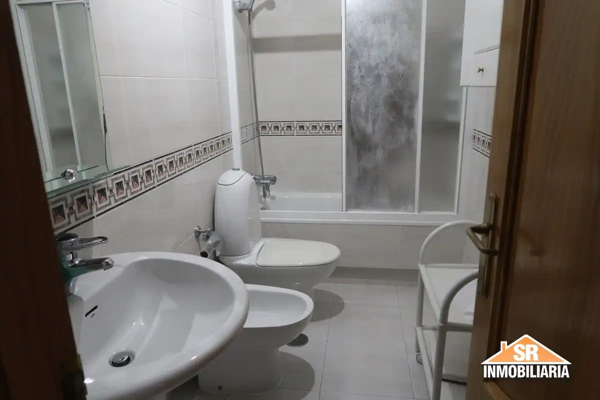 Baño de Casa adosada de alquiler en Sada (A Coruña) con Calefacción, Parquet y Terraza