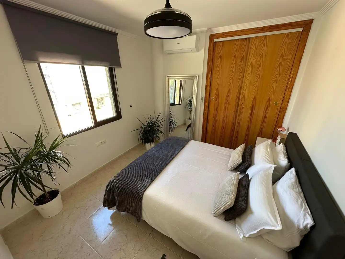 Dormitori de Apartament en venda en Benidorm amb Aire condicionat