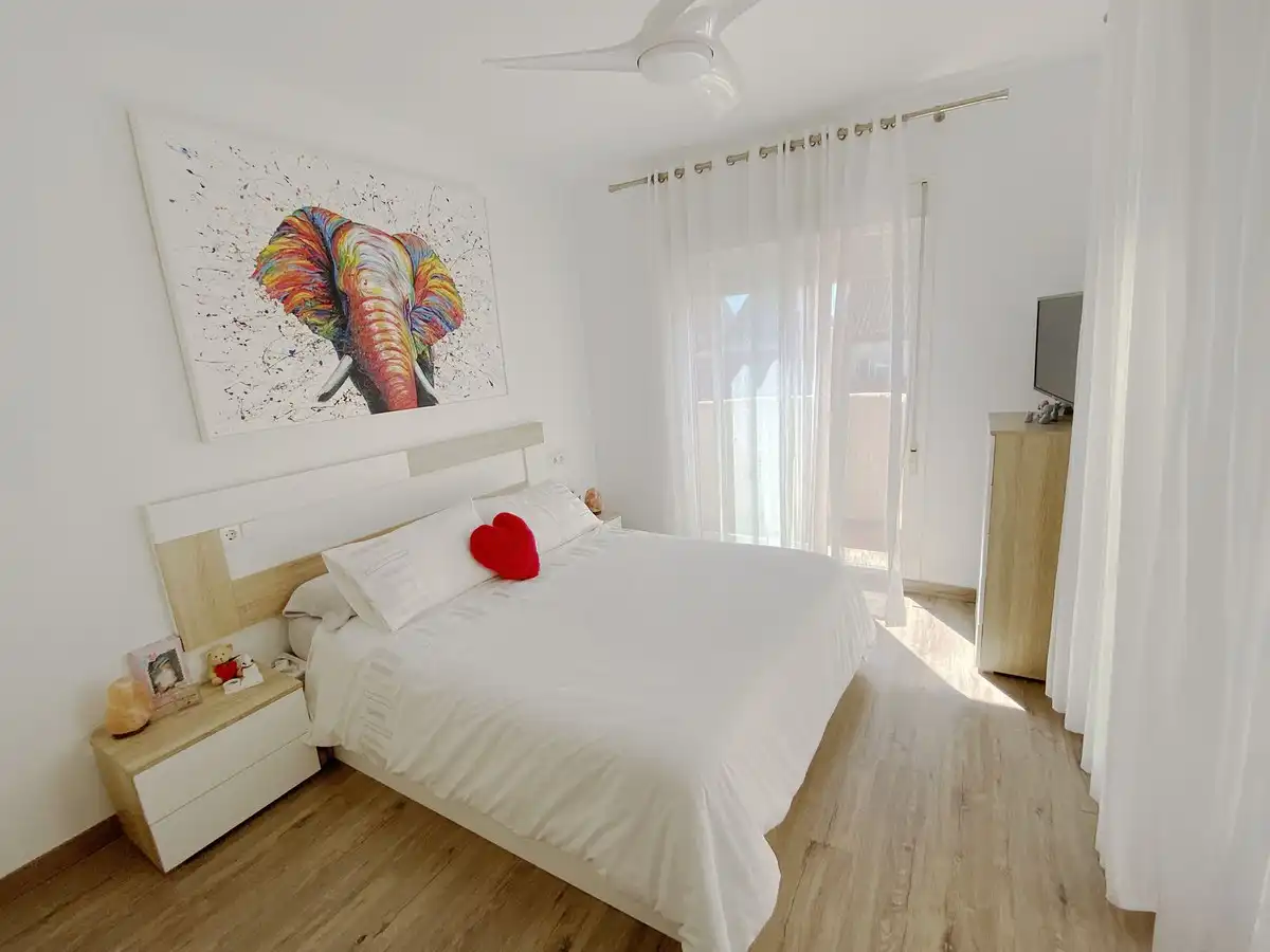 Habitación de Casa adosada en venta en Estepona con Aire acondicionado, Terraza y Trastero