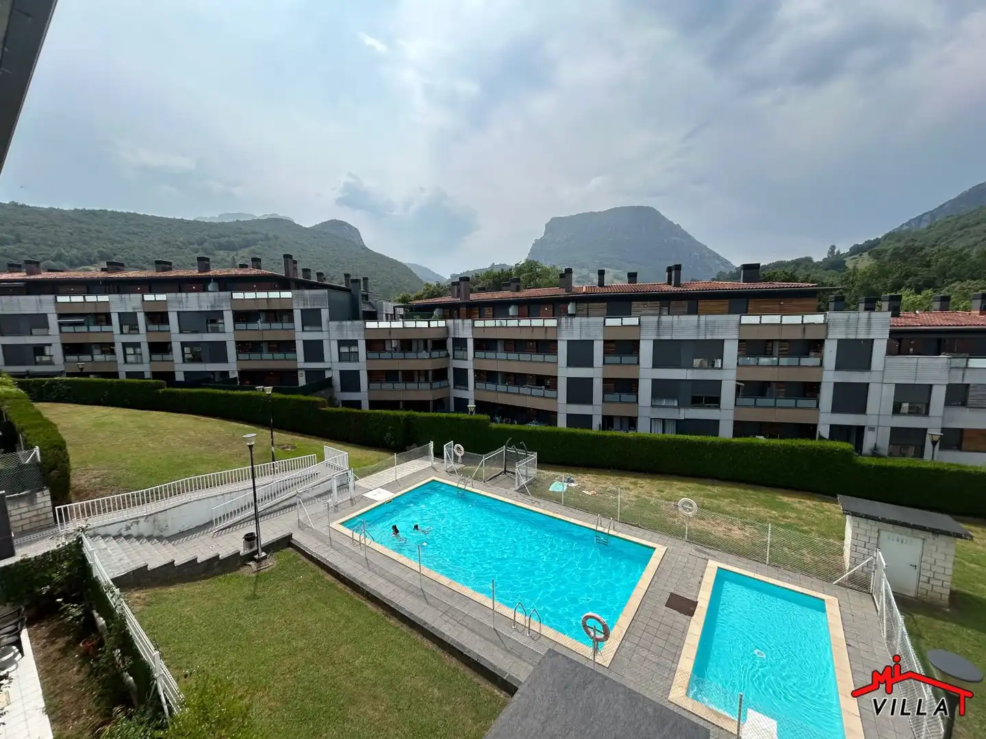 Piscina de Piso en venta en Ramales de la Victoria con Calefacción, Terraza y Piscina comunitaria