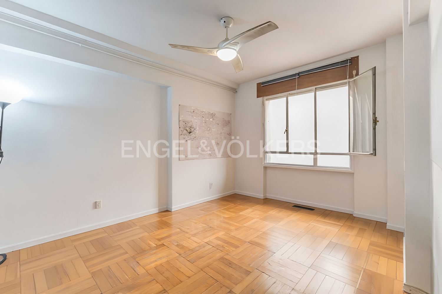 Apartment for sale in  Madrid Capital  with Heating