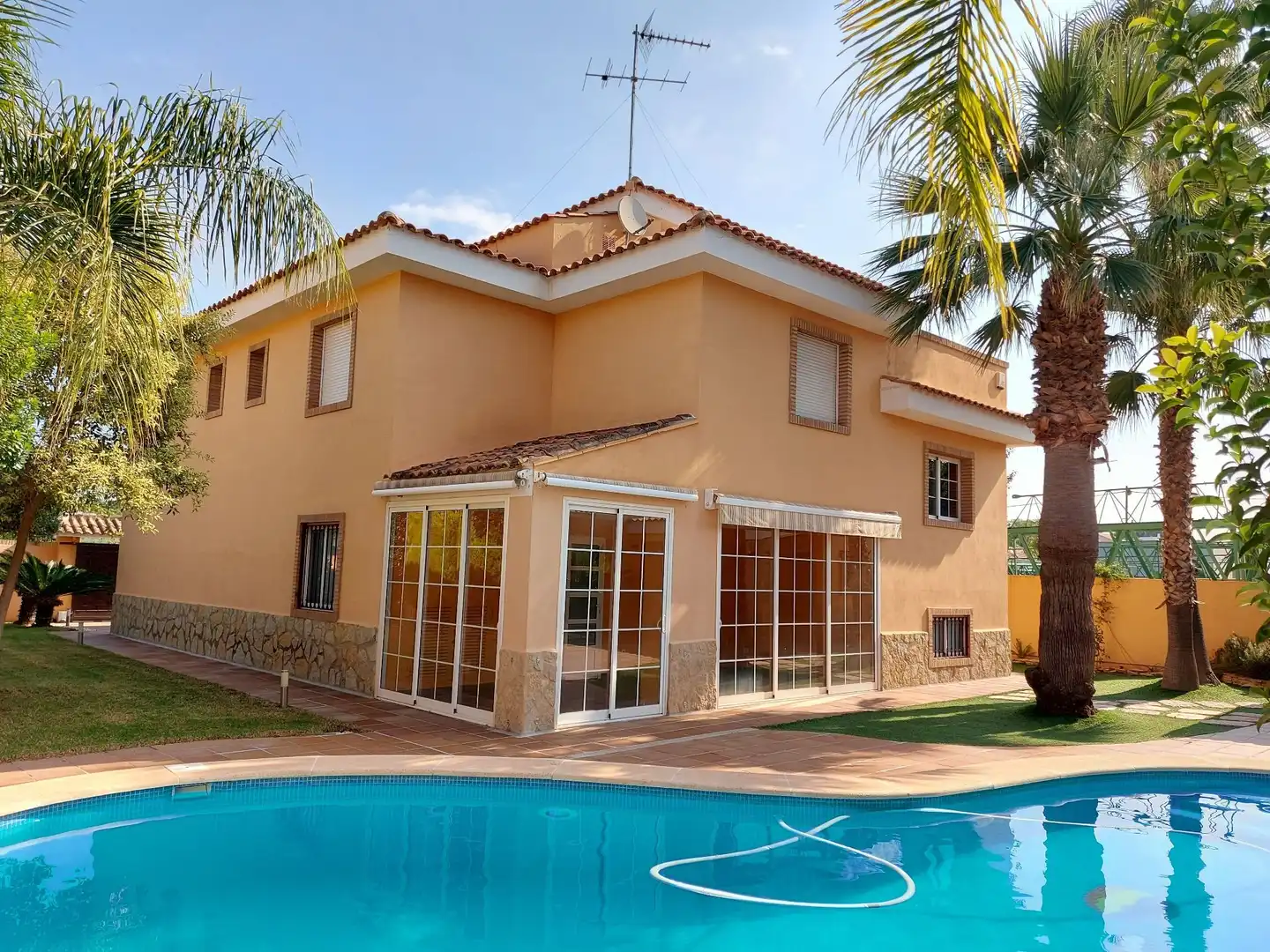 Exterior view of Houses for sale in La Pobla de Vallbona  with Air Conditioner, Heating and Private garden