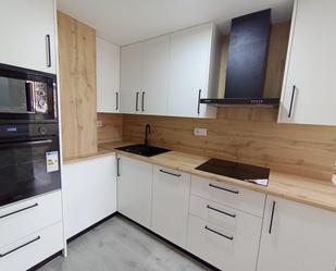 Kitchen of Flat to rent in  Granada Capital  with Balcony