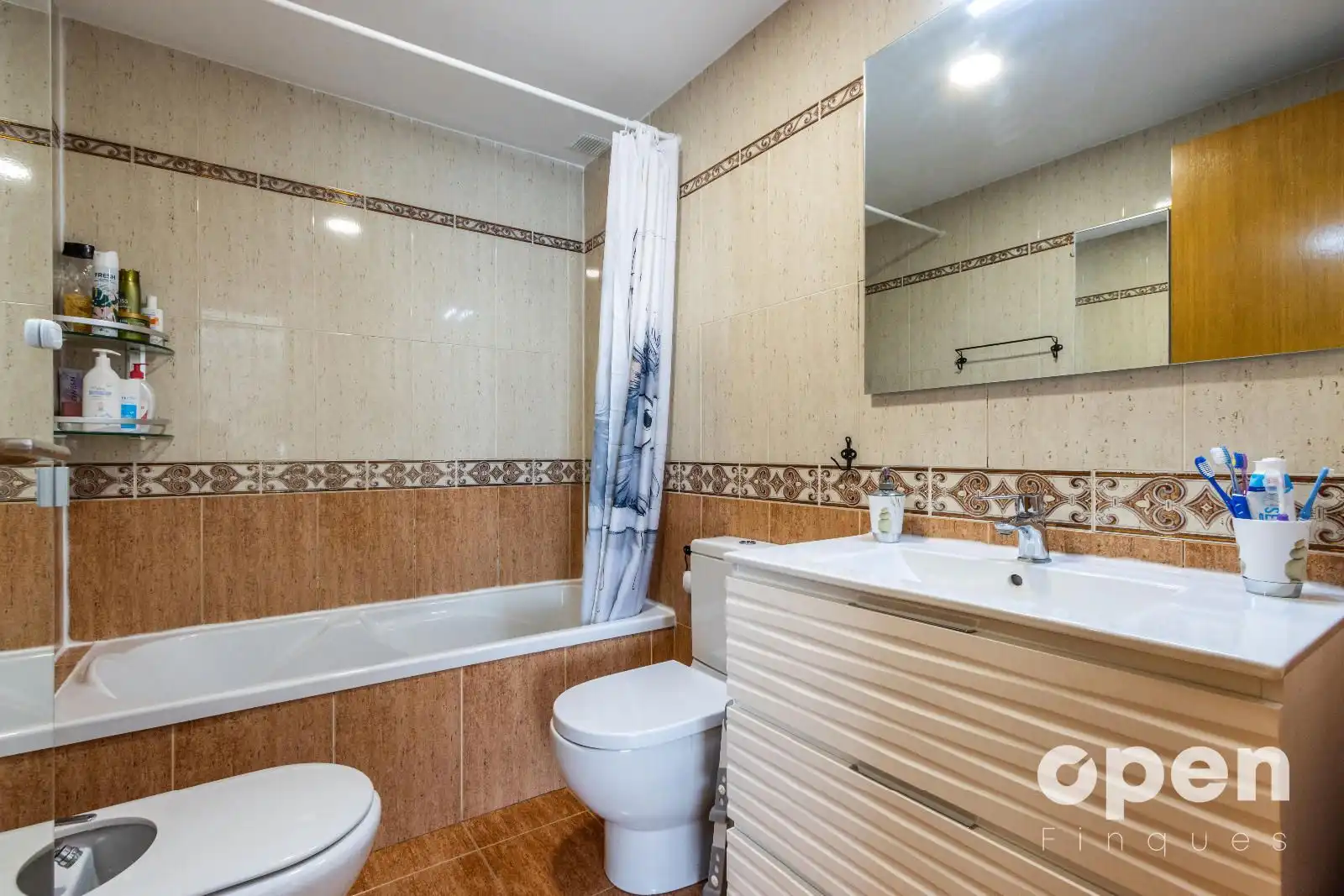 Bathroom of Flat for sale in Terrassa  with Air Conditioner, Heating and Parquet flooring