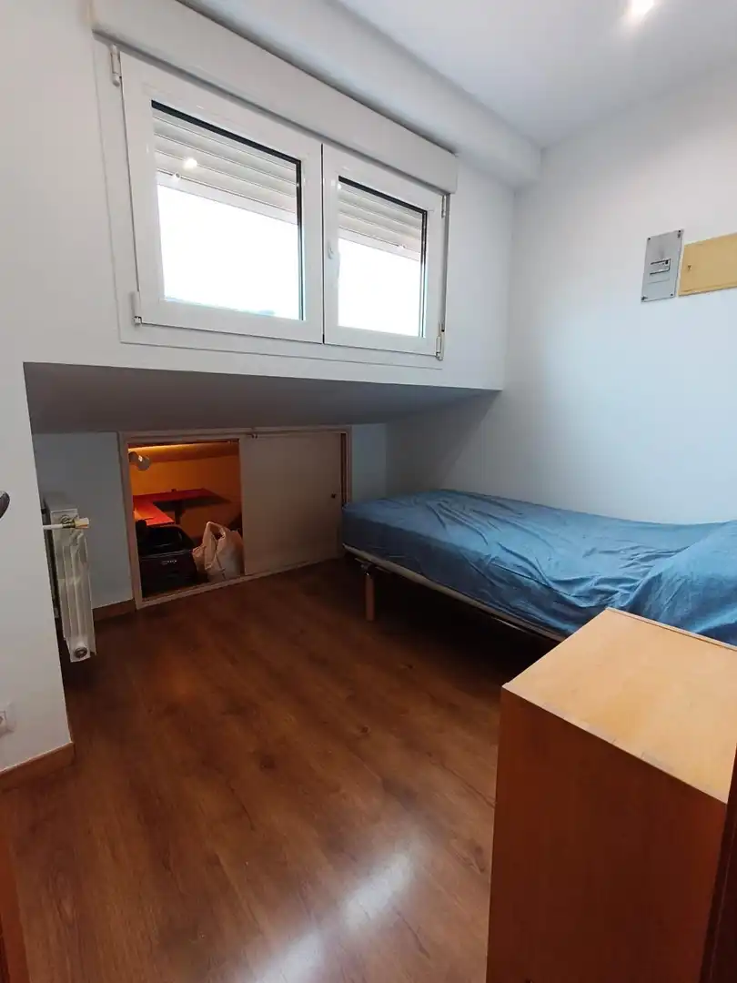 Dormitori de Àtic en venda en Burgos amb Calefacció i Moblat