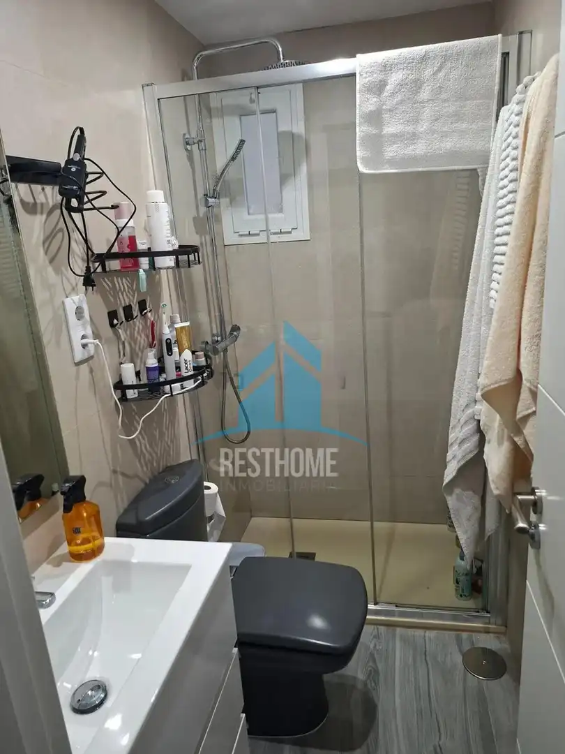 Baño de Piso en venta en Fuenlabrada con Calefacción y Amueblado