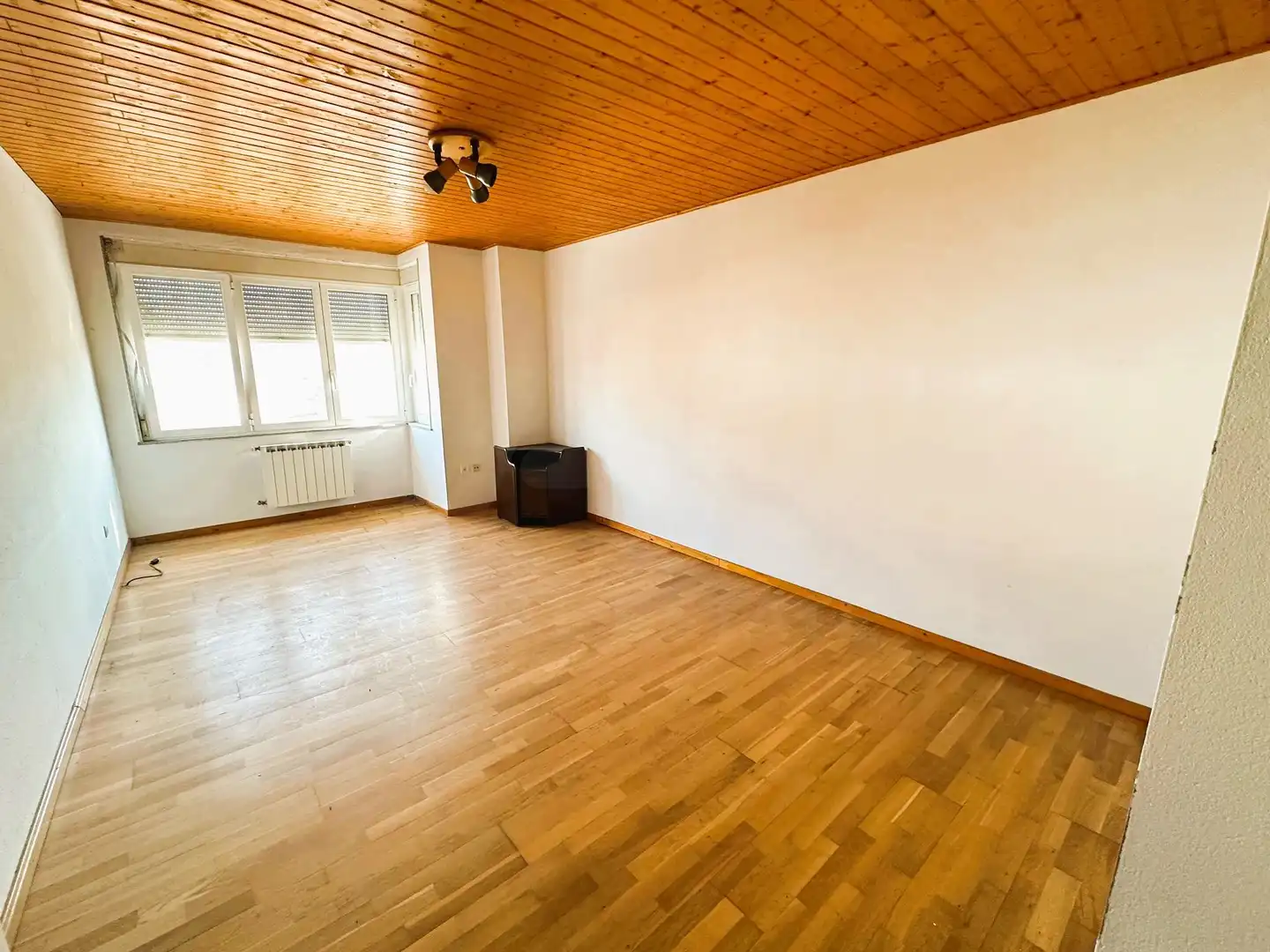 Wohnzimmer von Country house zum Verkauf in Cuadros mit Heizung und Terrasse
