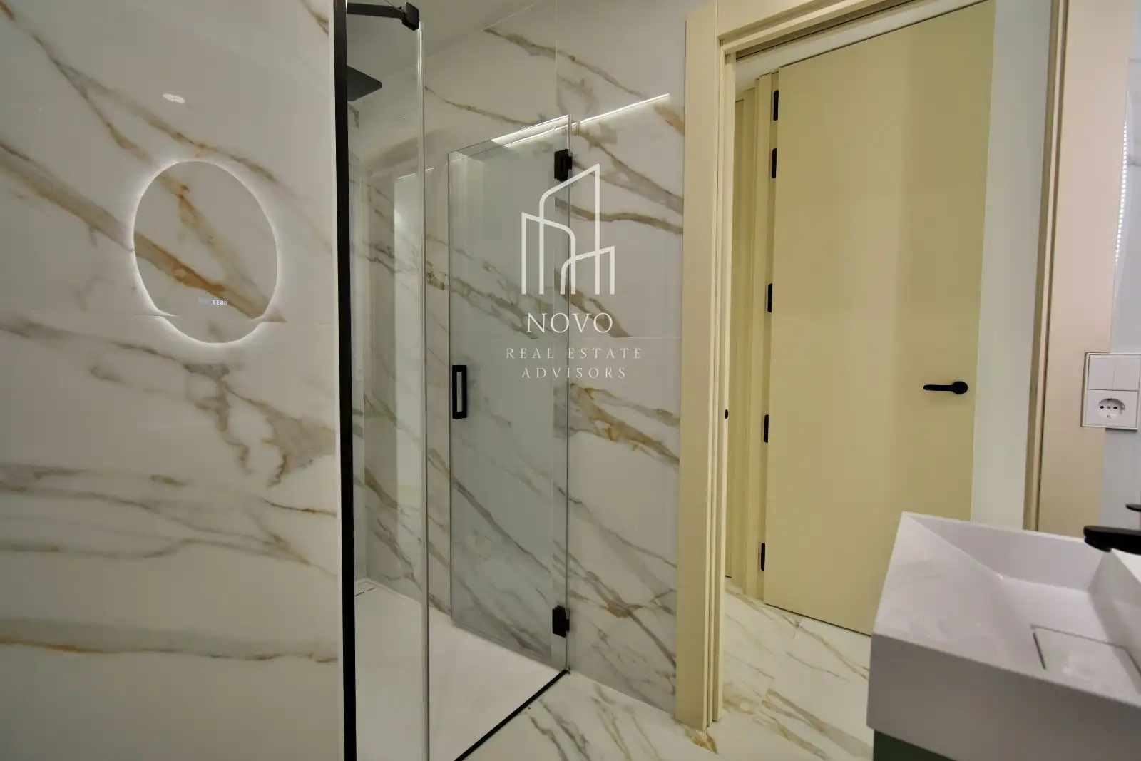 Baño de Piso en venta en Madrid con Calefacción, Horno y Lavadora