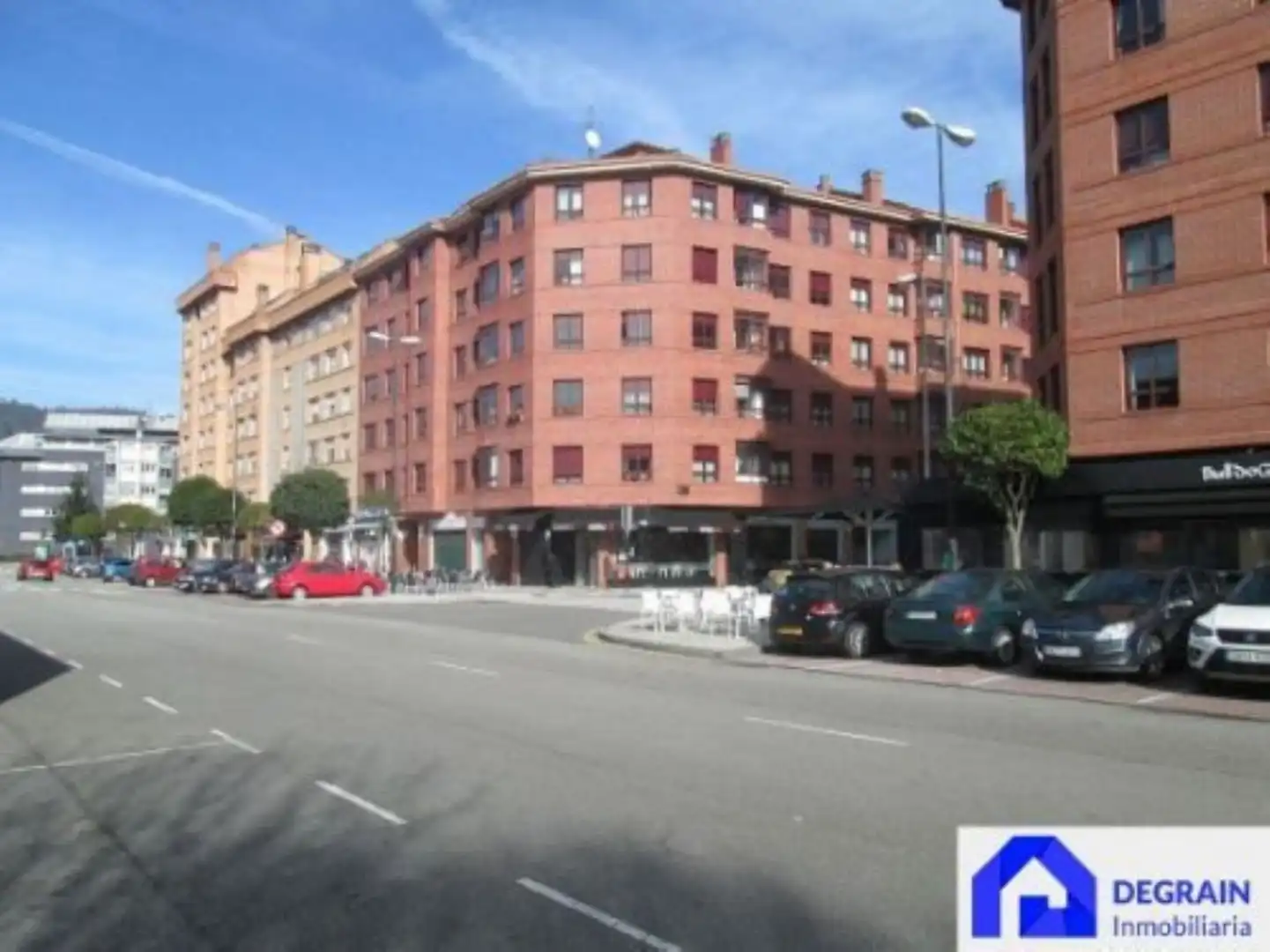 Vista exterior de Local de lloguer en Oviedo 