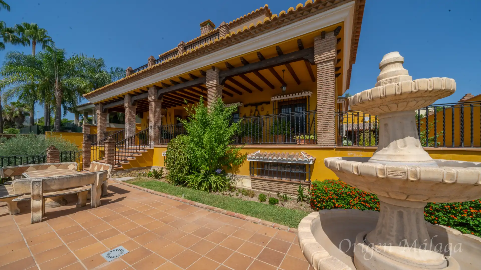 Vista exterior de Casa o chalet en venta en Alhaurín de la Torre con Aire acondicionado, Calefacción y Jardín privado