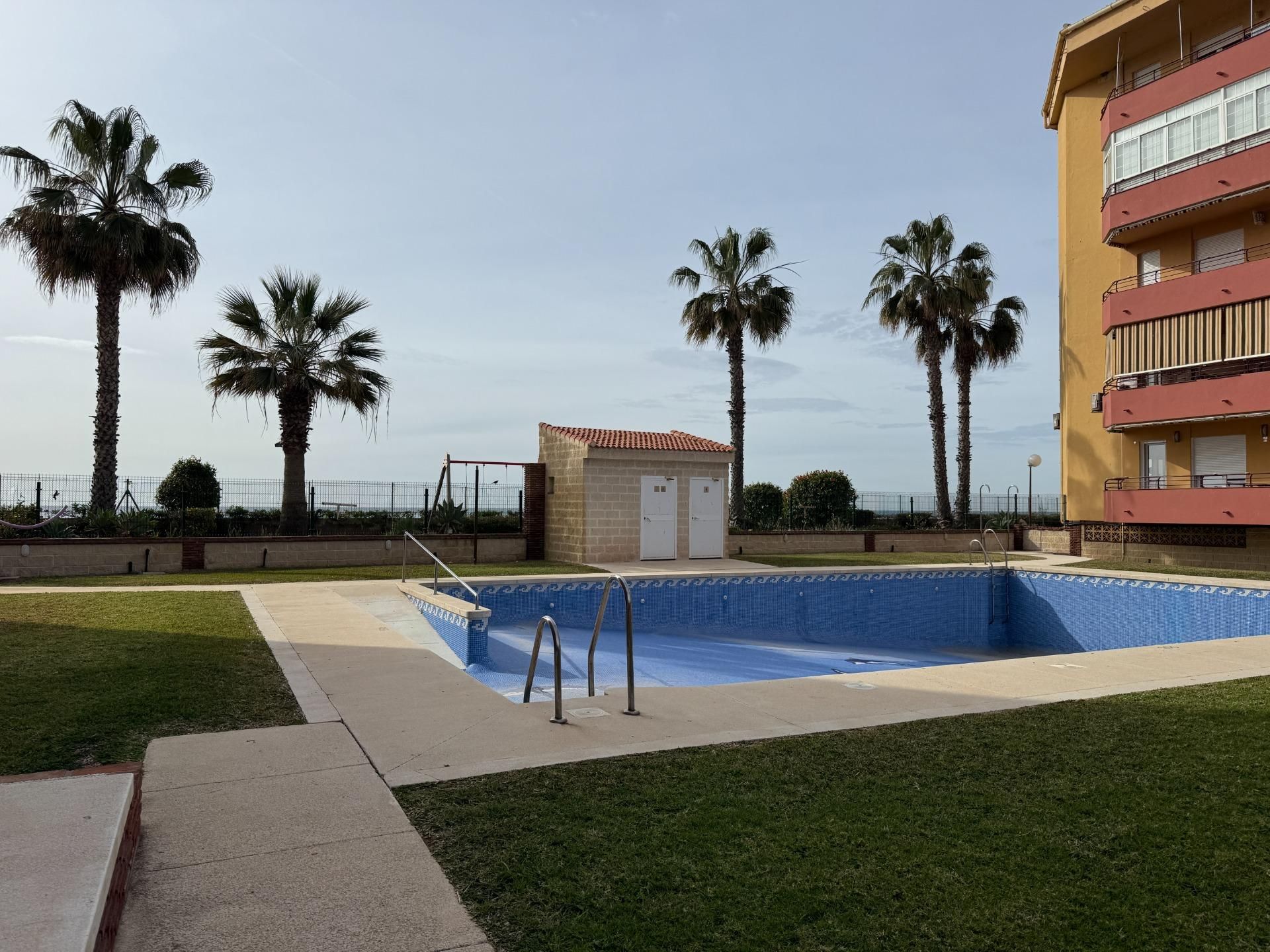 Piscina de Pis en venda en Rincón de la Victoria amb Aire condicionat, Calefacció i Jardí privat