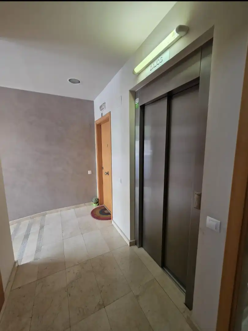 Wohnung zum Verkauf in Badalona mit Klimaanlage, Heizung und Terrasse