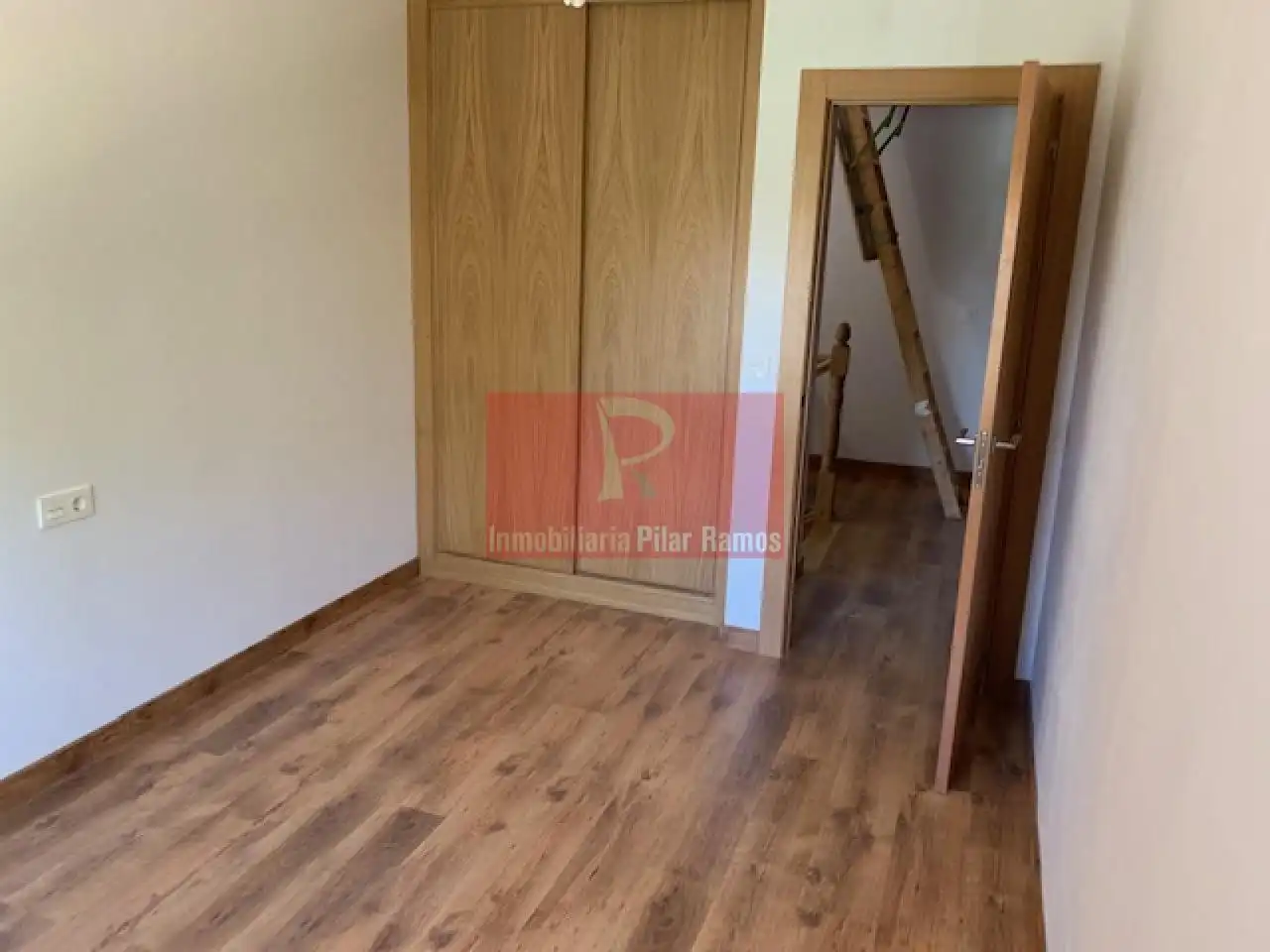 Casa adosada de lloguer en Sariegos amb Calefacció, Jardí privat i Parquet