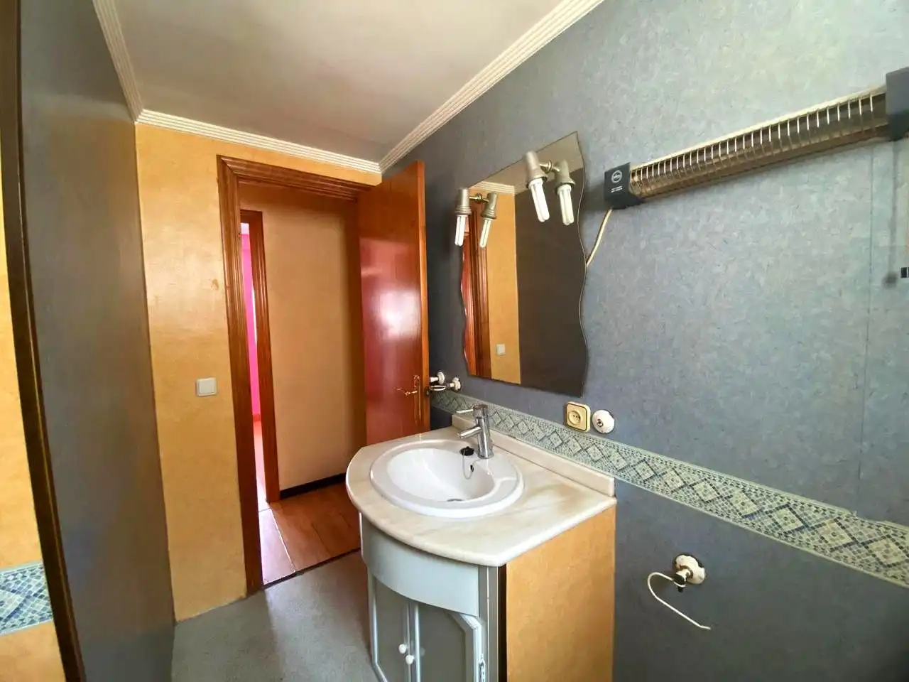 Bathroom of Flat for sale in Dos Hermanas