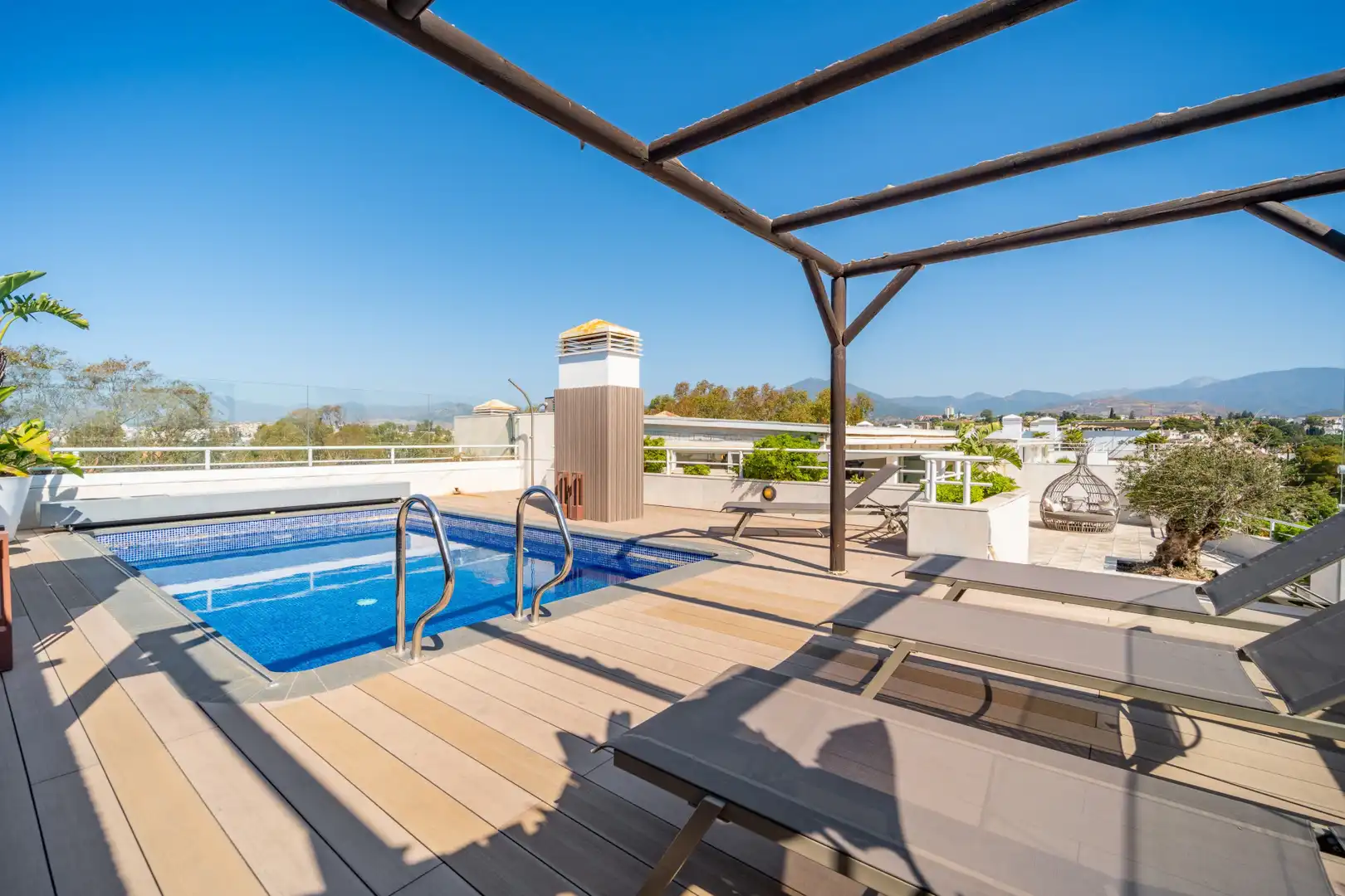Piscina de Ático en venta en Nueva Andalucía