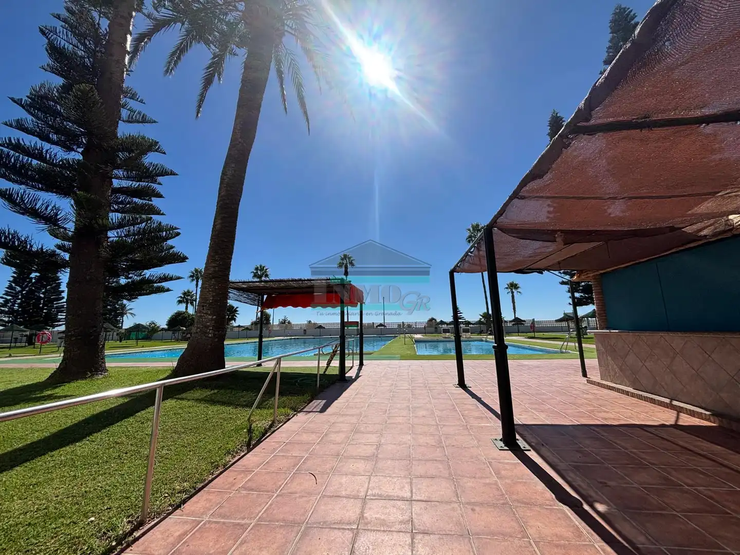Schwimmbecken von Wohnung zum Verkauf in Salobreña mit Klimaanlage, Terrasse und Möbliert