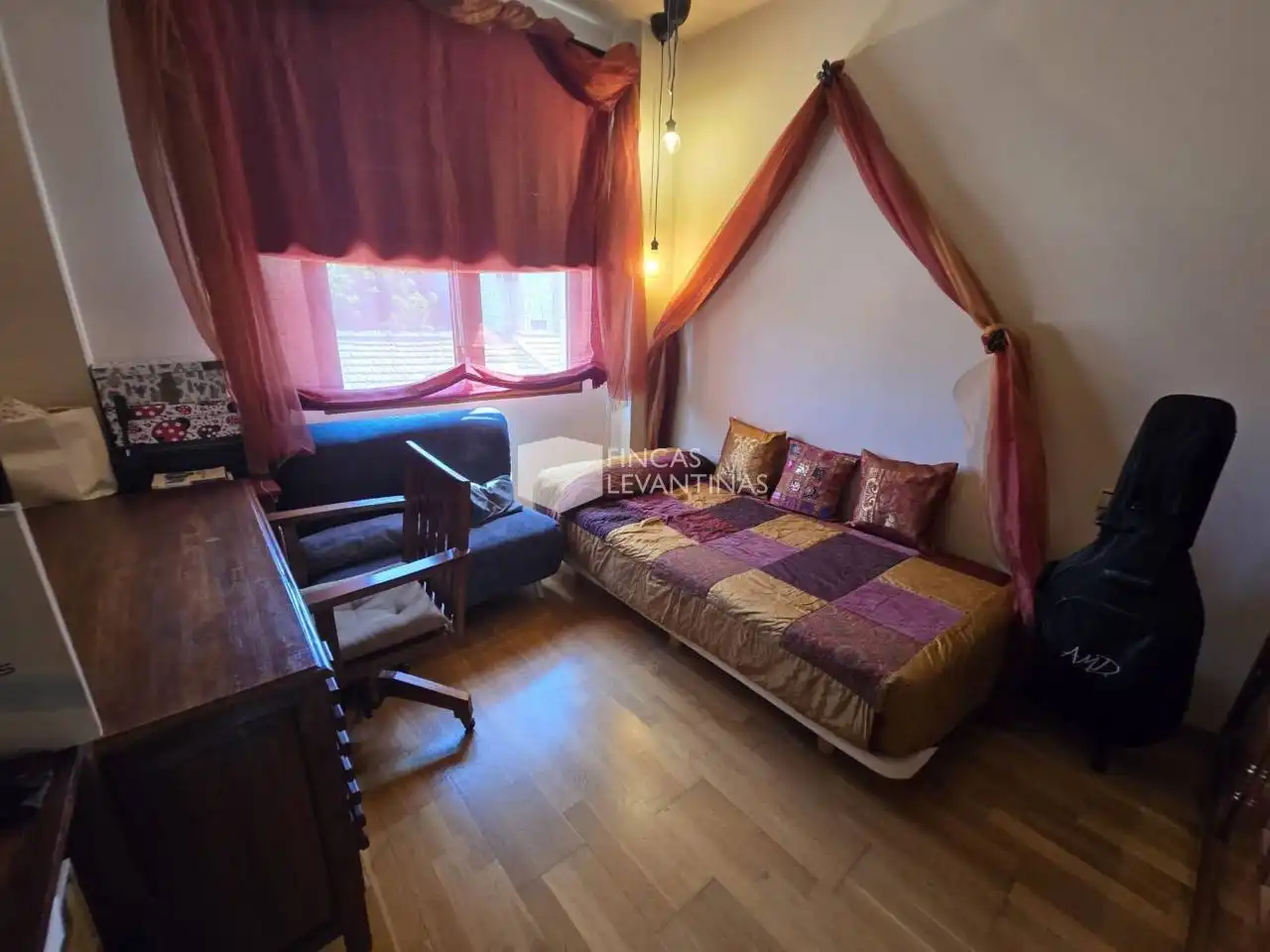 Habitación de Casa o chalet en venta en San Vicente del Raspeig / Sant Vicent del Raspeig con Terraza y Amueblado