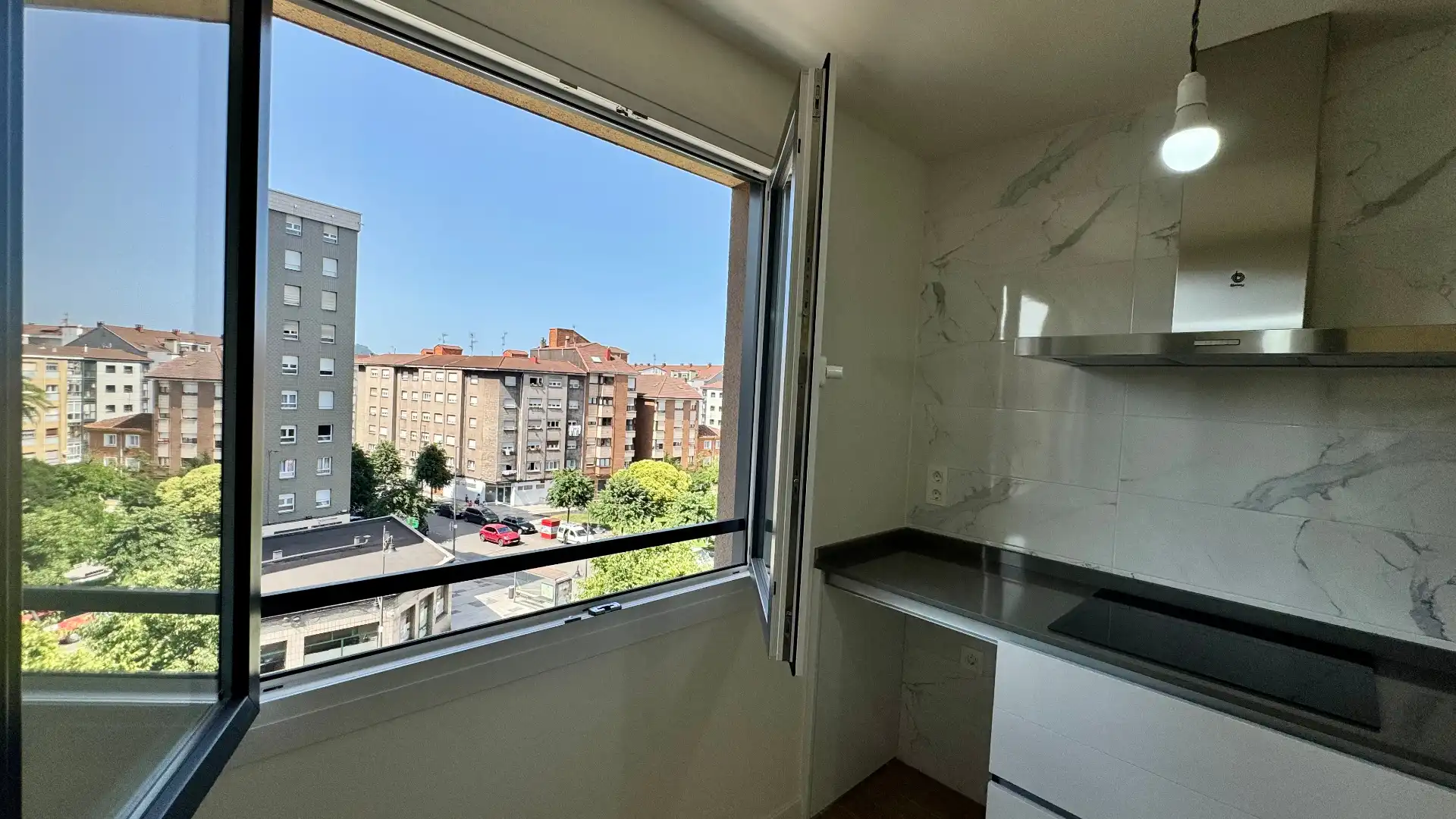 Cocina de Piso en venta en Gijón  con Calefacción, Parquet y Terraza