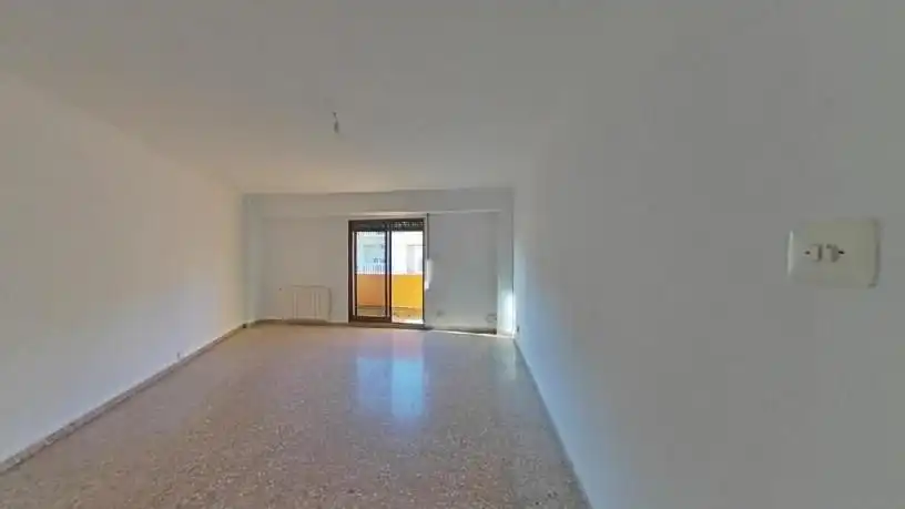 Vista exterior de Piso en venta en Paterna