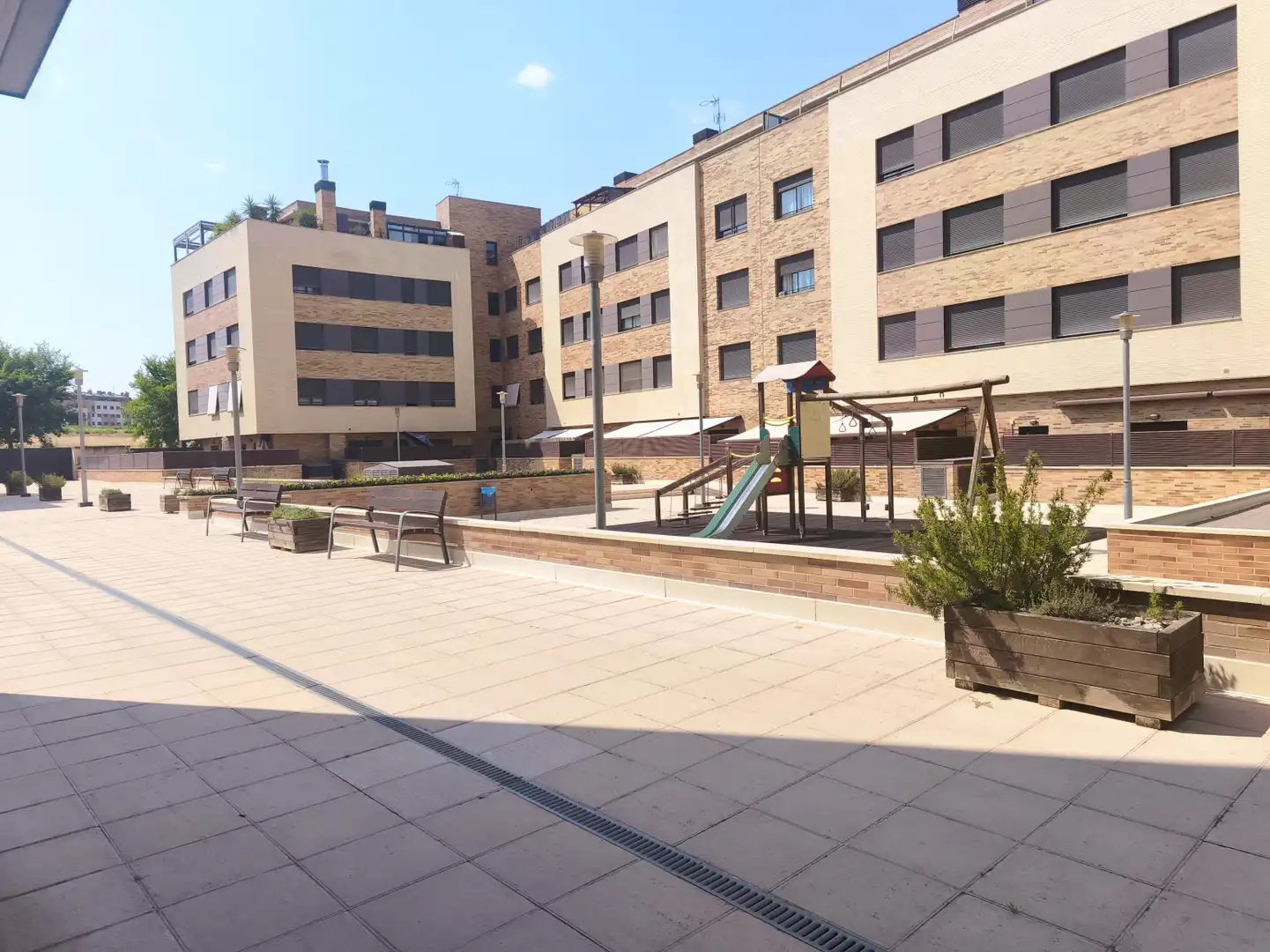 Vista exterior de Piso en venta en Lardero con Calefacción, Jardín privado y Parquet