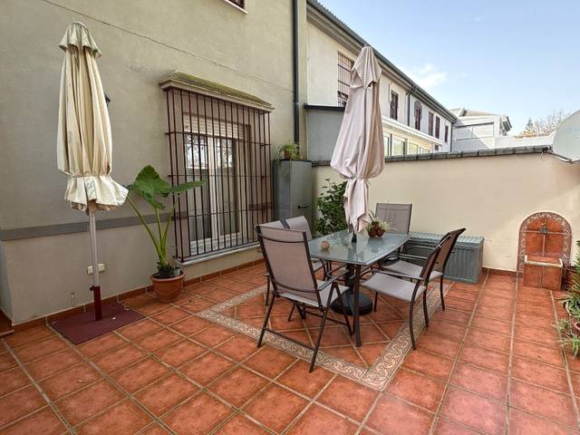 Propiedad en Jerez de la Frontera con 4 habitaciones, 3 baños y 120m²