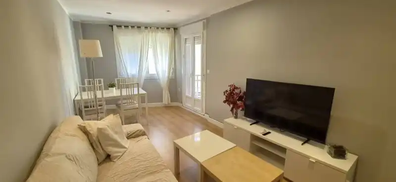 Sala de estar de Apartamento de alquiler en Plasencia con Aire acondicionado, Jardín privado y Balcón