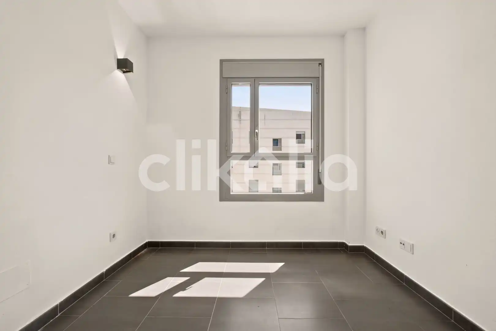 Dormitori de Pis de lloguer en Madrid amb Calefacció, Terrassa i Traster