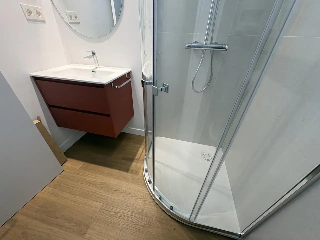 Badezimmer von Wohnung zur Miete in Madrid mit Klimaanlage und Heizung