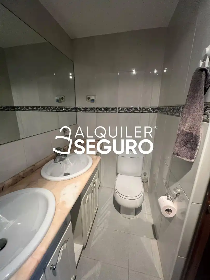 Baño de Piso de alquiler en Madrid con Aire acondicionado, Calefacción y Piscina