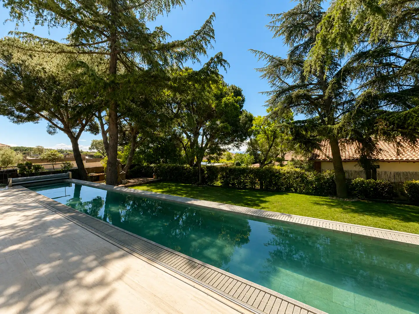 Piscina de Casa o xalet en venda en Hoyo de Manzanares amb Jardí privat, Piscina i Moblat