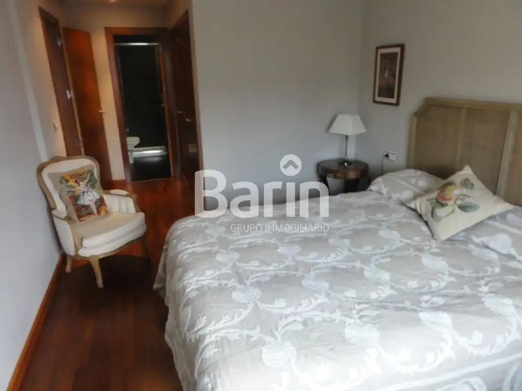 Dormitori de Àtic en venda en Córdoba amb Aire condicionat, Calefacció i Jardí privat
