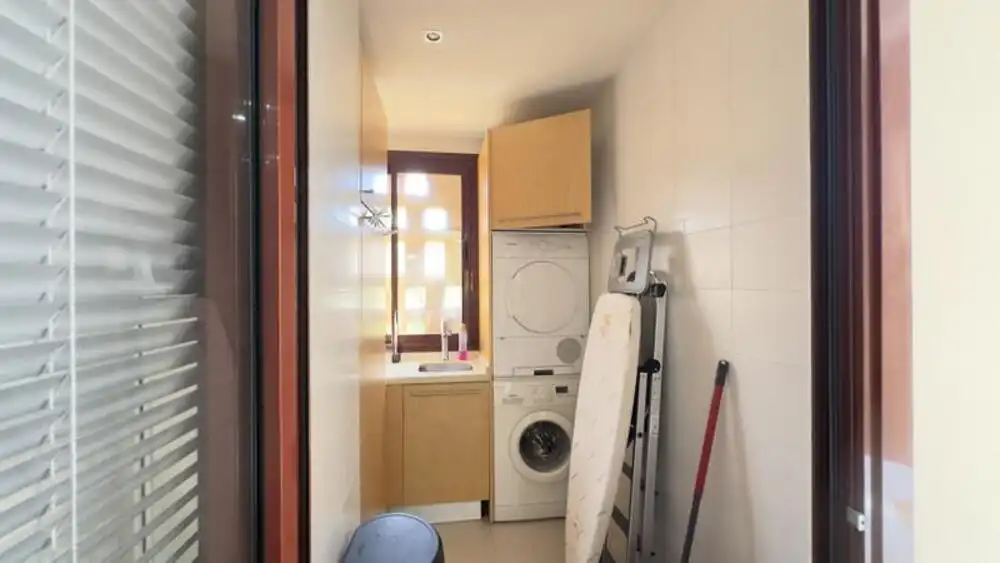 Cuina de Apartament de lloguer en Estepona amb Aire condicionat, Terrassa i Piscina