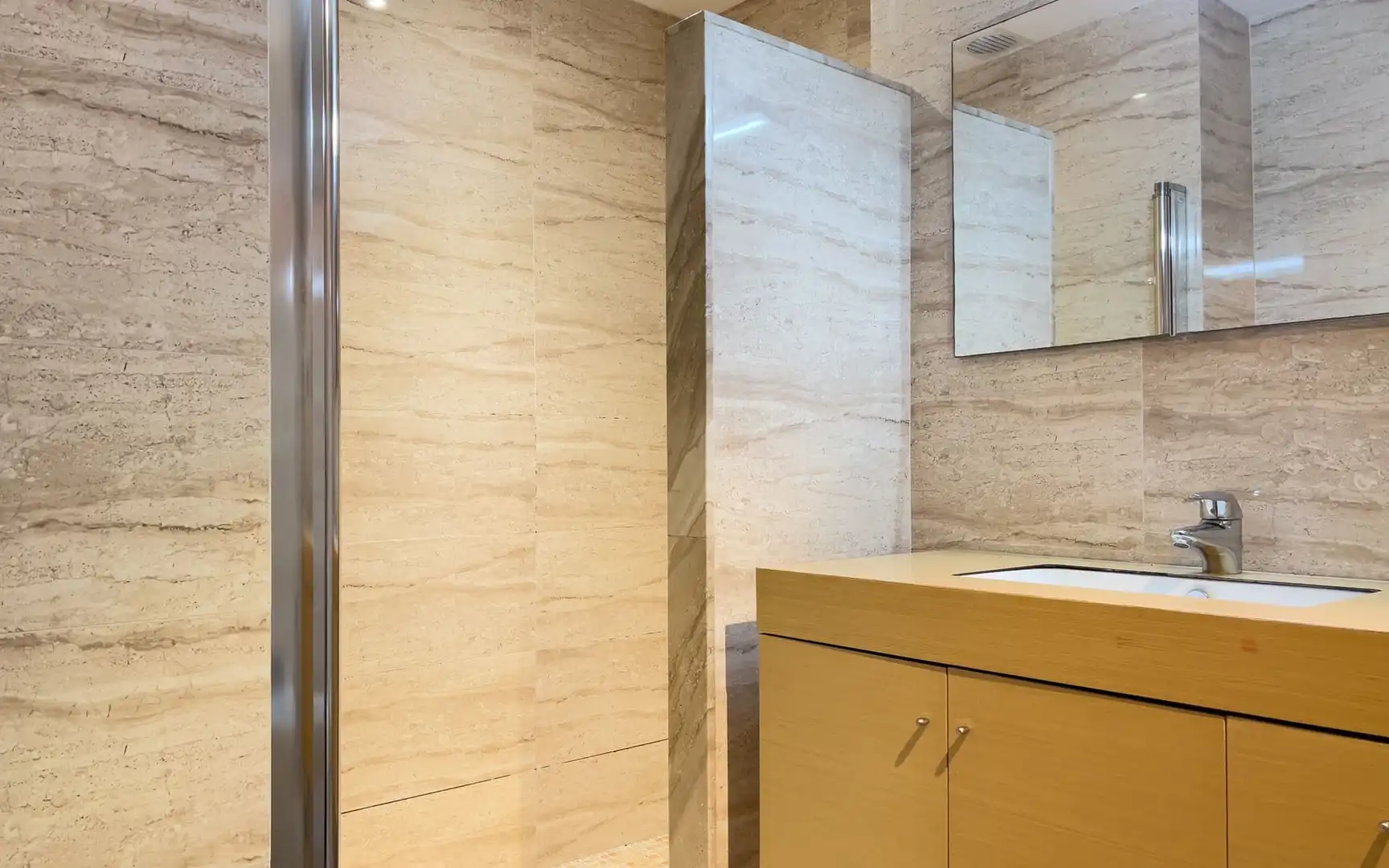 Bathroom of Flat for sale in Sabadell  with Terrace