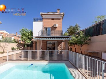 Casa con balcón en venta en Calle LIMA